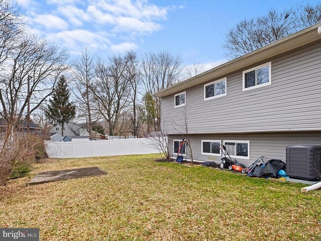 Building Photo - 5 Brennen Ct