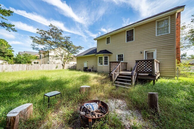 Building Photo - 4 Bedroom, 2.5 Bathroom Home in Tall Pines...