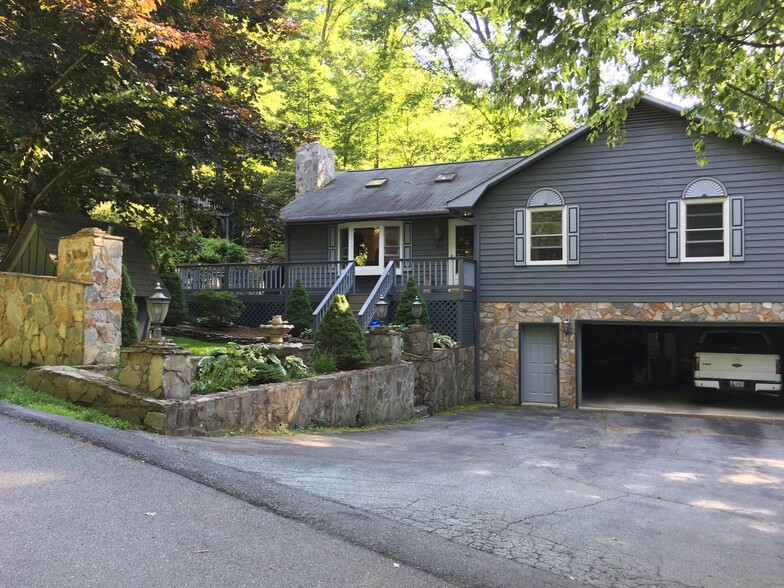 Building Photo - 283 Tanglewood Dr