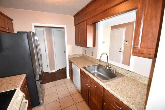 Building Photo - 957 Kennesaw Dr