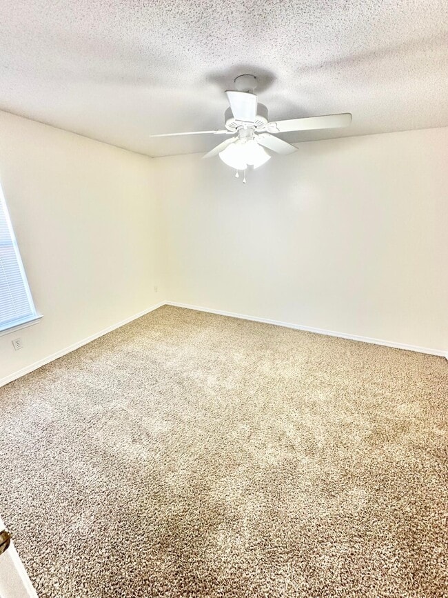 Building Photo - 935 Tray Dr