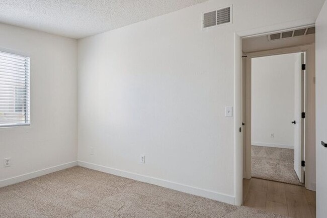 Building Photo - 1480 E 29th Ave