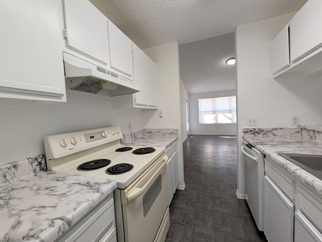 Building Photo - Charming 1 Bedroom / 1 Bathroom Condo – Pompano Beach