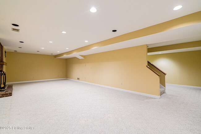 Building Photo - 303 Coralberry Rd
