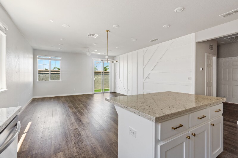 Building Photo - 1305 Swallowtail Dr