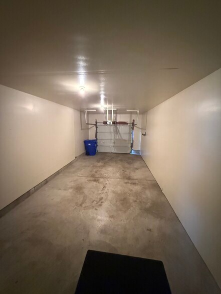 Building Photo - 3418 E 57th Ave