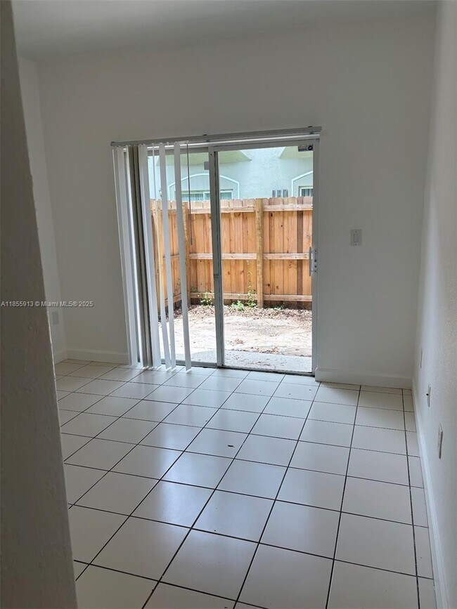 Primary Photo - 1663 SE 27th Dr