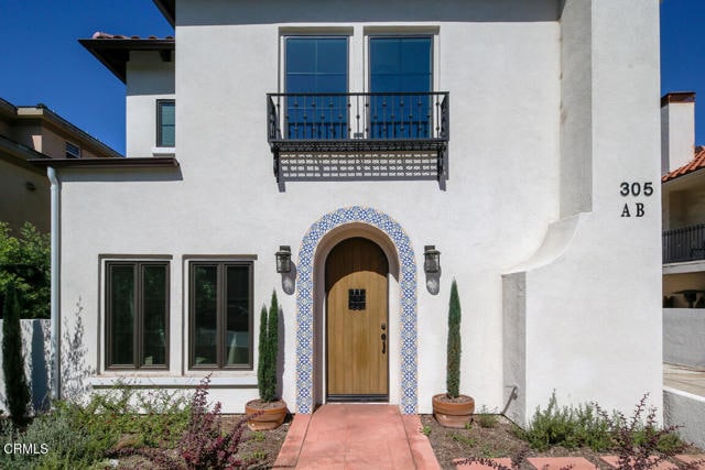 Building Photo - 305 S Arroyo Dr