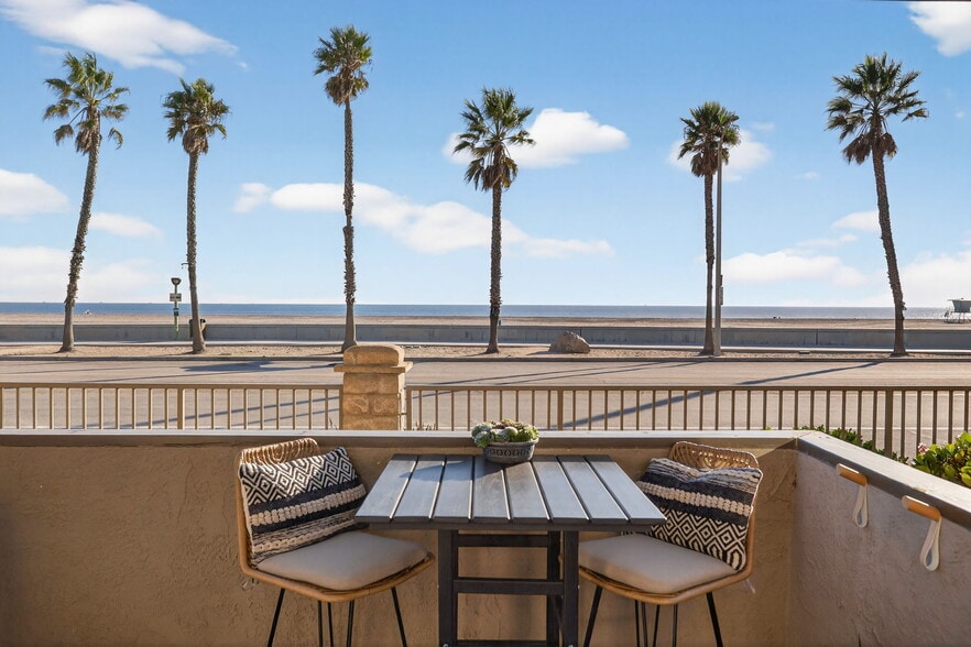 Building Photo - 218 E Surfside Dr