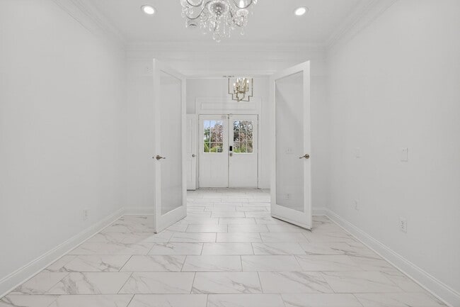 Building Photo - Beautiful 6BR Executive Brentwood Home with Pool