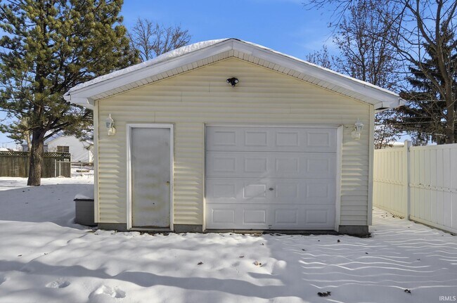 Building Photo - 4120 Kentland Ave