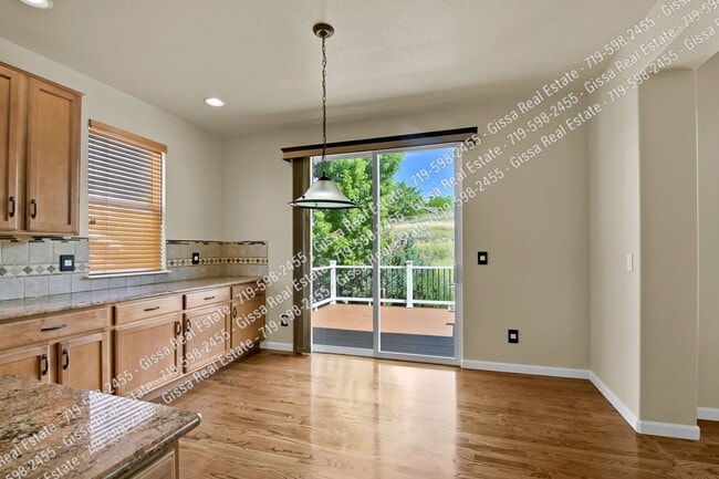 Building Photo - This beautiful 4 bedroom, 3 1/2 bathroom, ...