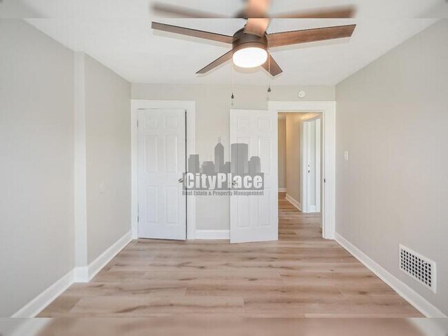 Building Photo - 752 Cottage Ave