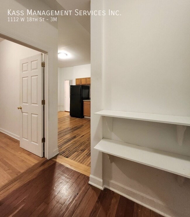 Building Photo - 1112 W 18th St