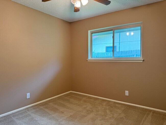 Building Photo - 102 Dalewood Dr