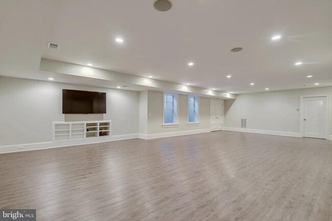 Building Photo - 8703 Bradmoor Dr