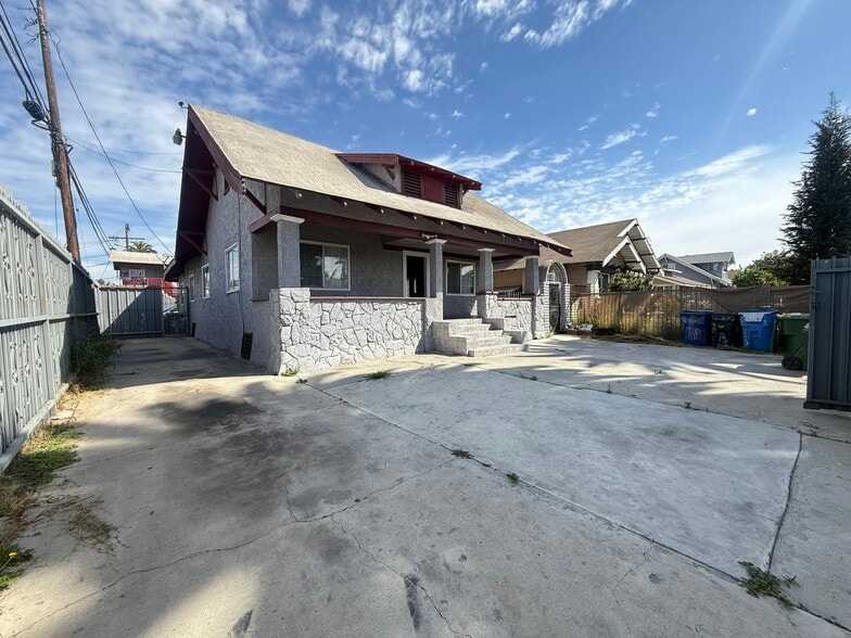 Building Photo - 1341 W 47th St