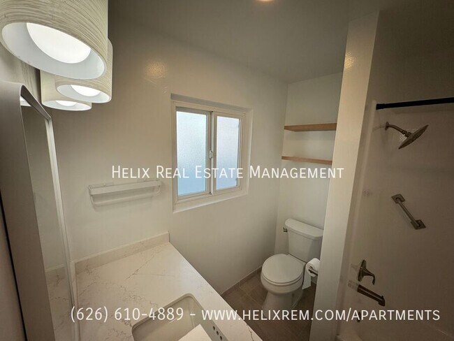 Building Photo - 801 E 1st St