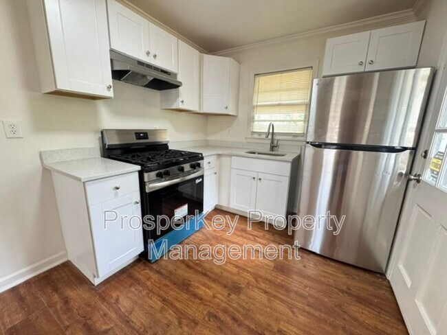 Building Photo - 340 Adelle St SE