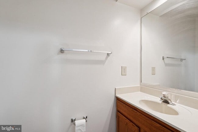 Building Photo - 43971 Kitts Hill Terrace