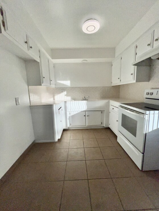 Building Photo - 2411 Pattiglen Ave