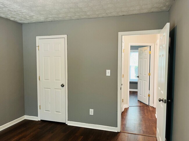 Building Photo - Wow! Renovated 3 bedroom 2 bath home in Ca...