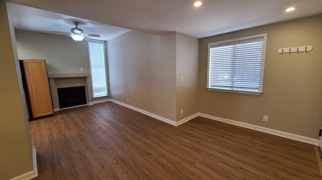 living/dining - 1471 S Wooster St
