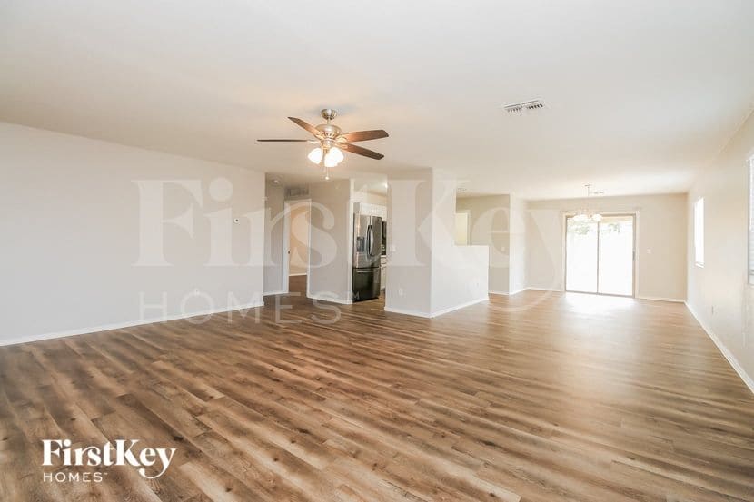 Building Photo - 1633 E Dust Devil Dr