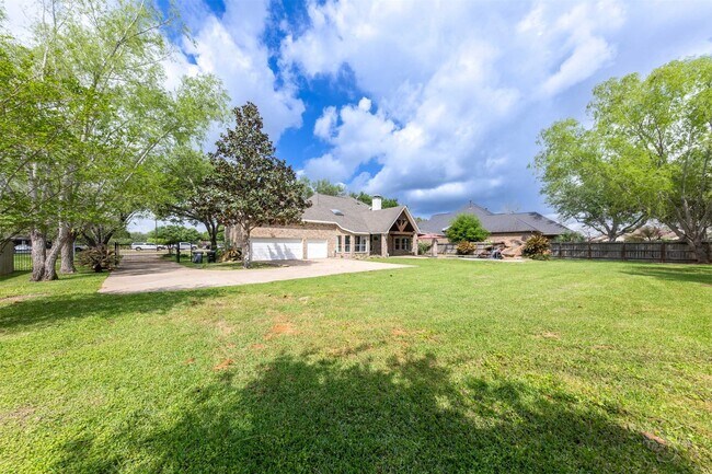 Building Photo - 5534 Weston Dr