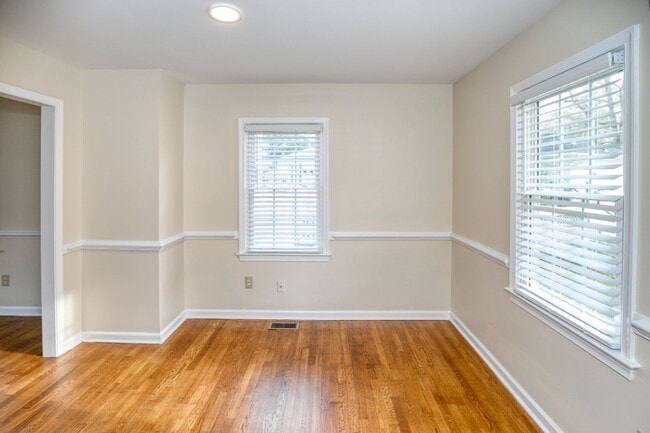 Building Photo - Great Location in Williamsburg!