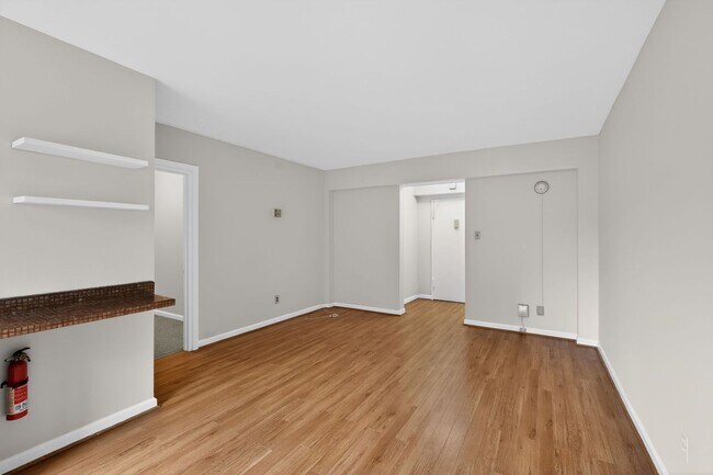 Building Photo - Sunlit Studio Steps from Cleveland Park Metro