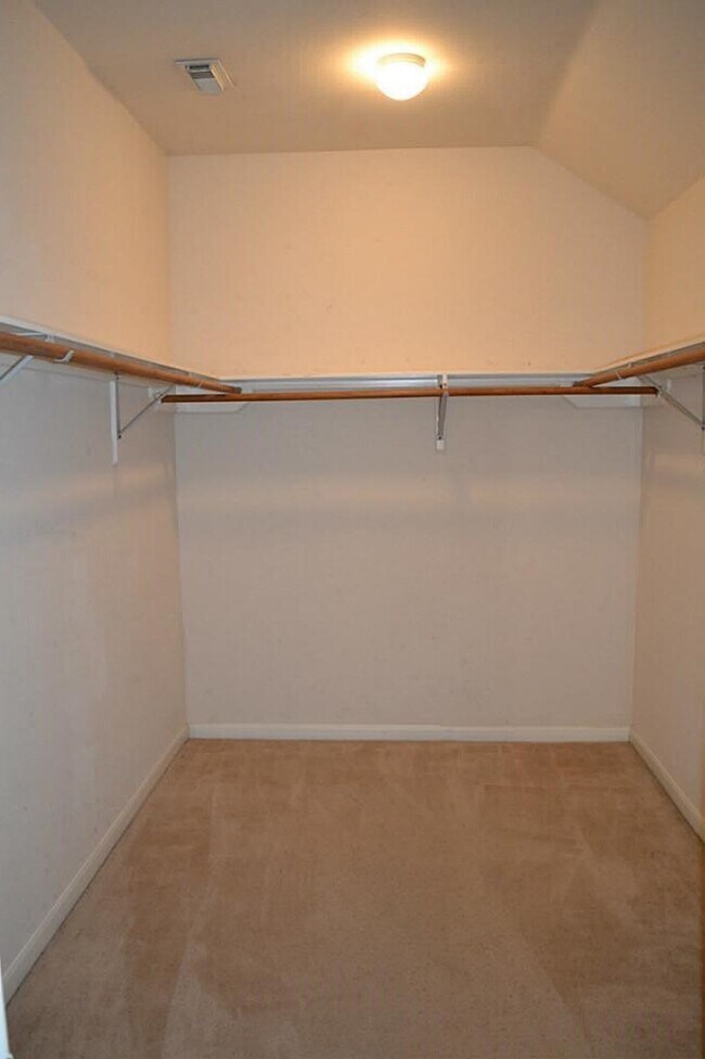 Building Photo - 2318 Waterwood Dr