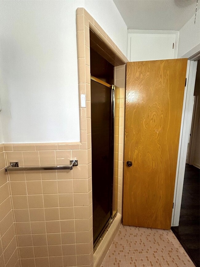 Building Photo - 1902 Gillette St