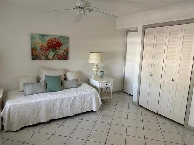 Building Photo - 6417 Bay Club Dr