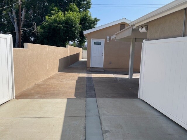 Building Photo - 2615 Elizondo Ave