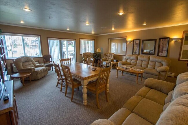 Building Photo - 830 E Elm Dr