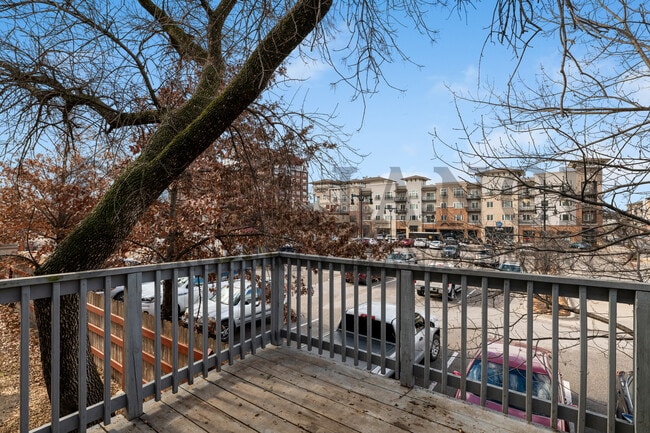 Building Photo - 3321 E Victor St