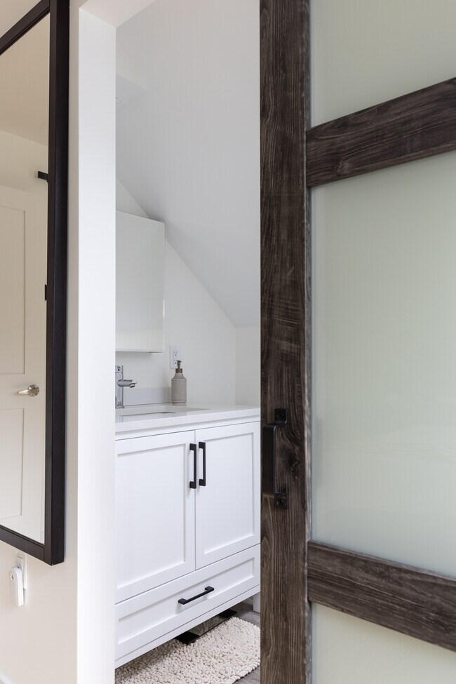 Building Photo - 136 Topsfield Rd