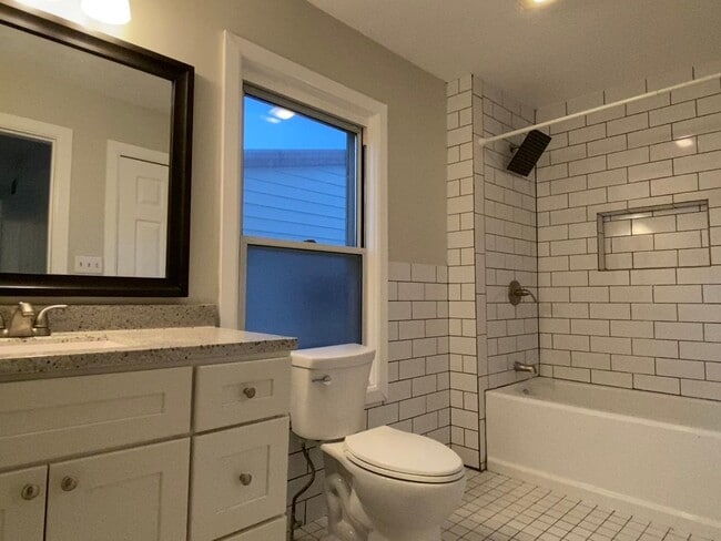 Building Photo - Beautifully updated and Spacious!  2 Bed House in Madisonville with walk through!!