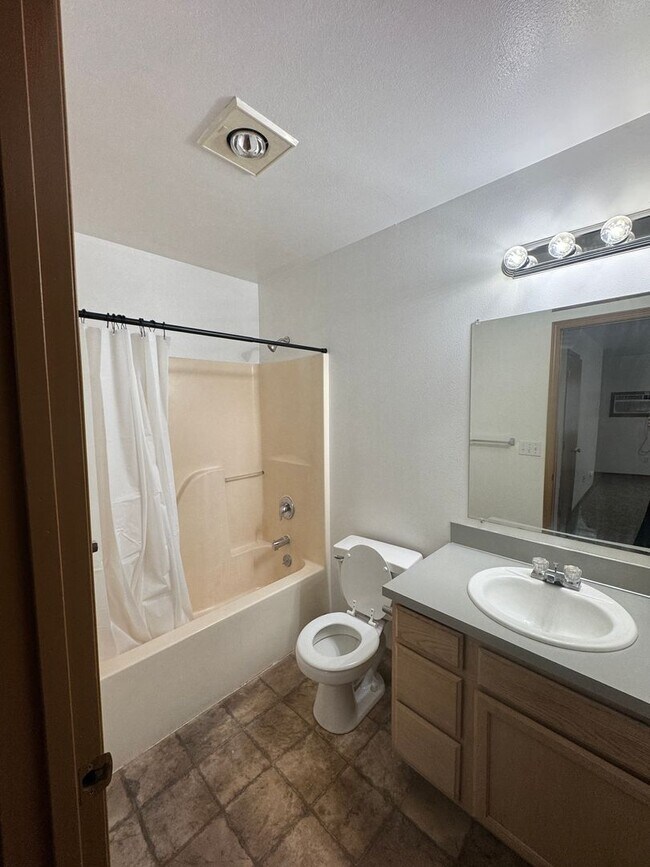 Building Photo - y90312