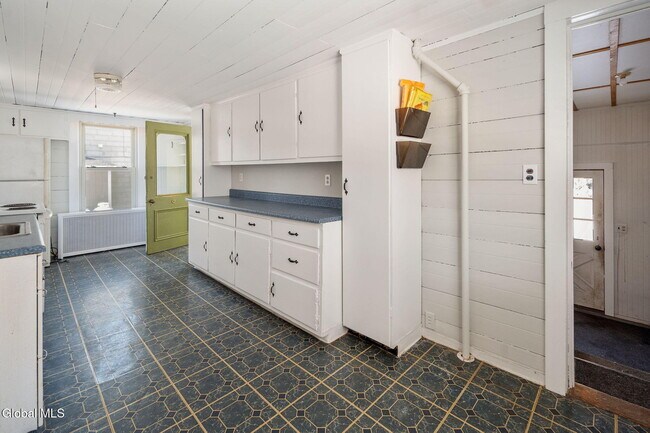 Building Photo - 232 Main St