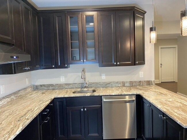 Building Photo - 2044 Great Falls St