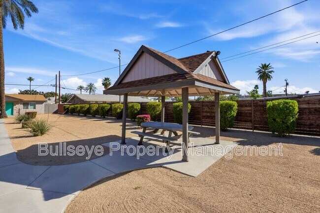 Building Photo - 840 E Turney Ave