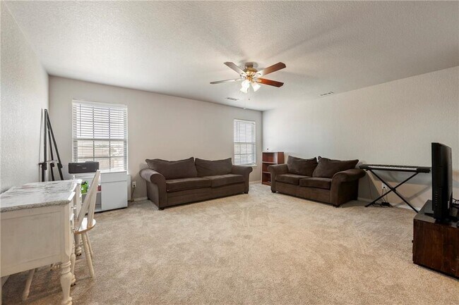 Building Photo - 5005 W Bay Ct