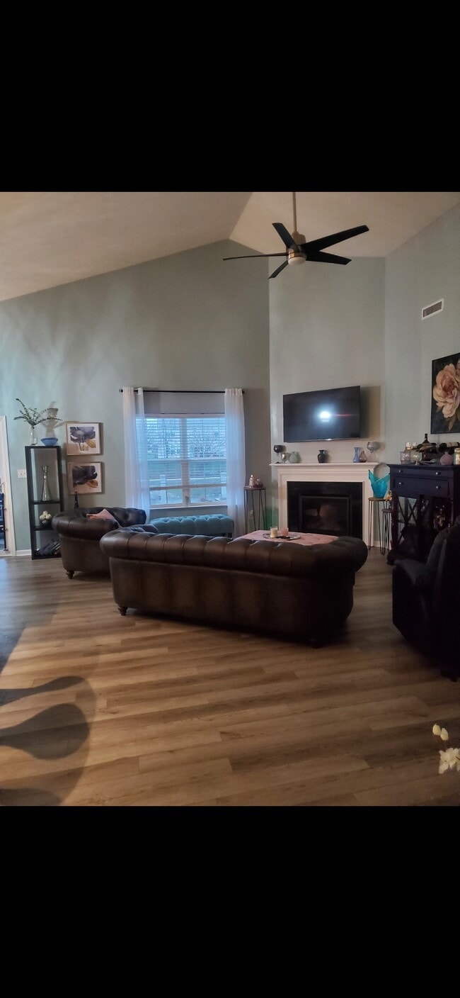 Building Photo - 5279 Tanglewood Ln