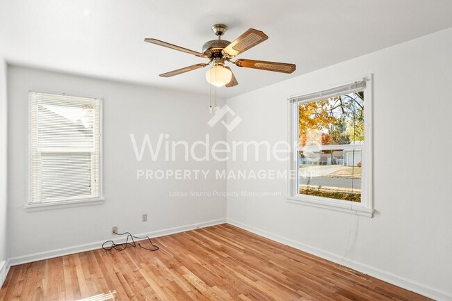 Building Photo - *** COMING SOON *** Darling 2 bedroom, 1 bath Home In Spokane