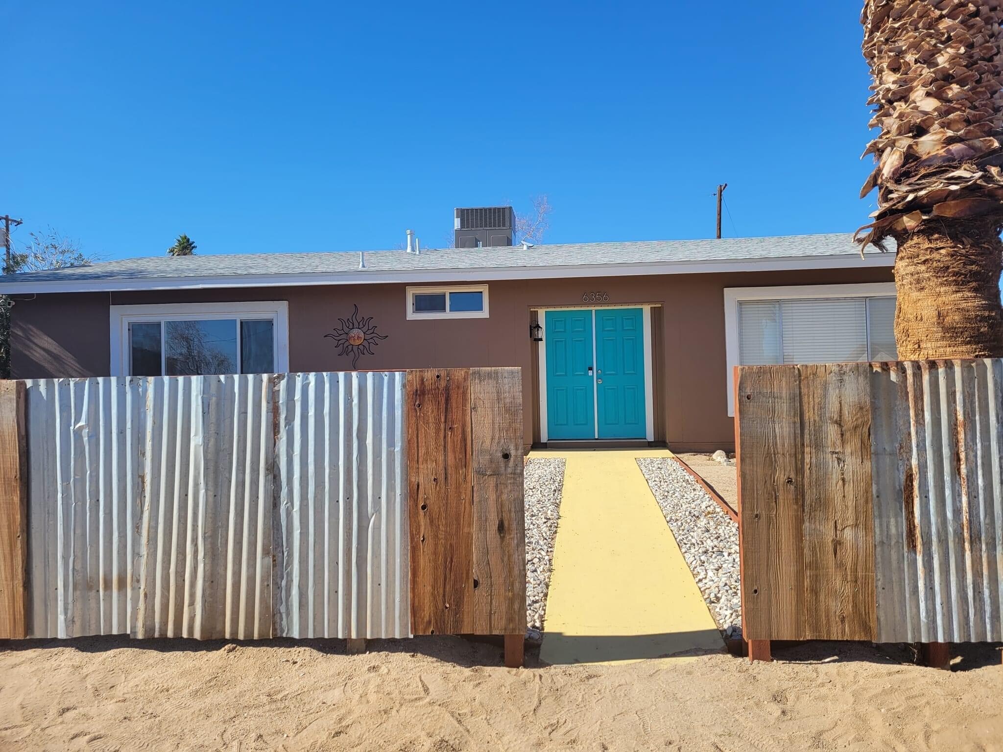 Building Photo - 6356 Desert Queen Ave