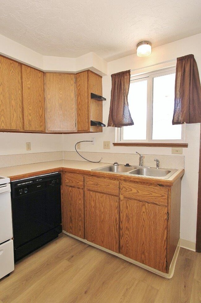 Building Photo - 1306 Poplar St