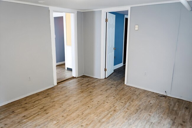 Building Photo - 305 Rindge Ave