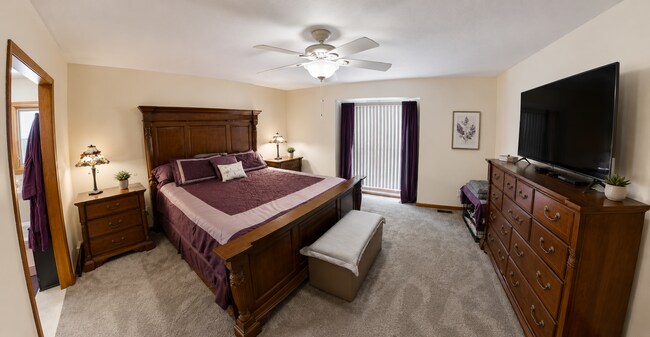 Building Photo - 3D Tour Available - West Side Manhattan Home + 2-Car Garage  + Washer & Dryer! Available August 5th!
